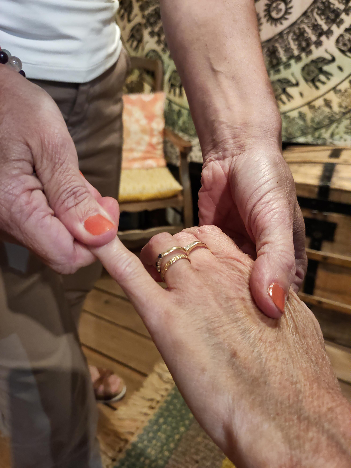 Un patient se fait manipuler lors d'une séance de Shiatsu